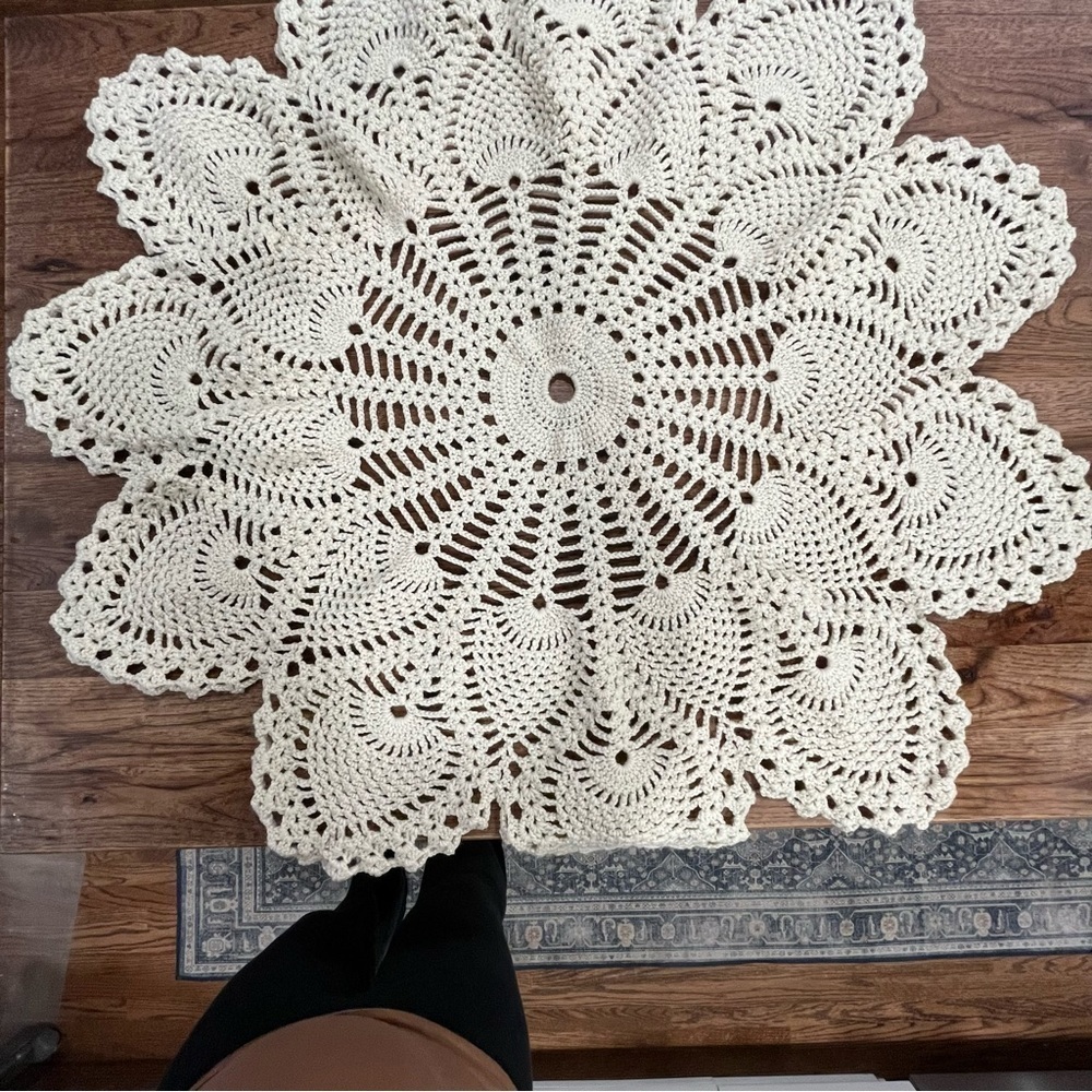 Vintage crochet floral look round table topper tablecloth